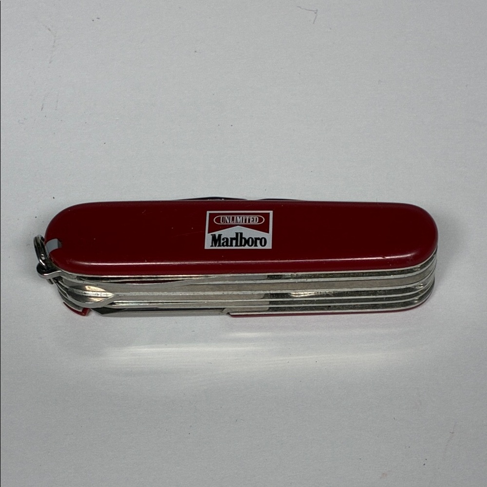 Marlboro Red Sis’s. Army Pocket Multi-Tool